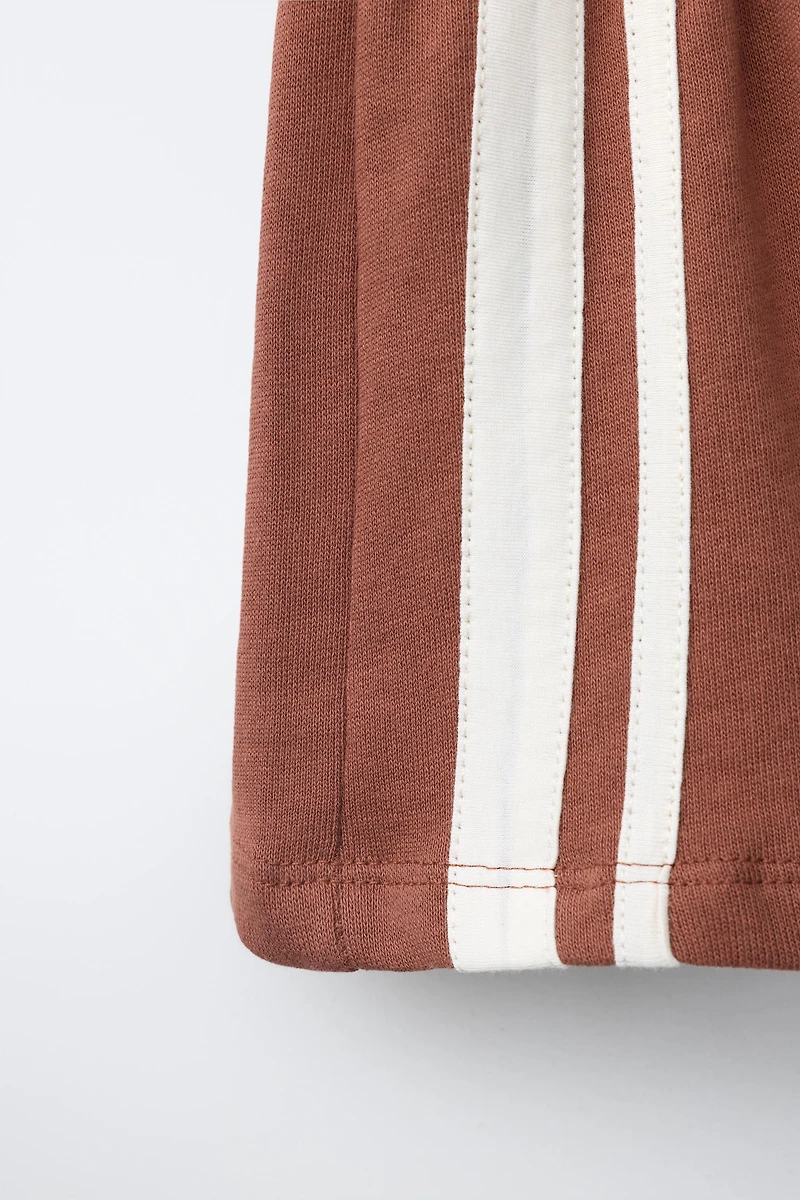SIDE STRIPE SHORTS