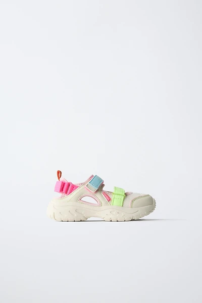 OPENING SNEAKERS