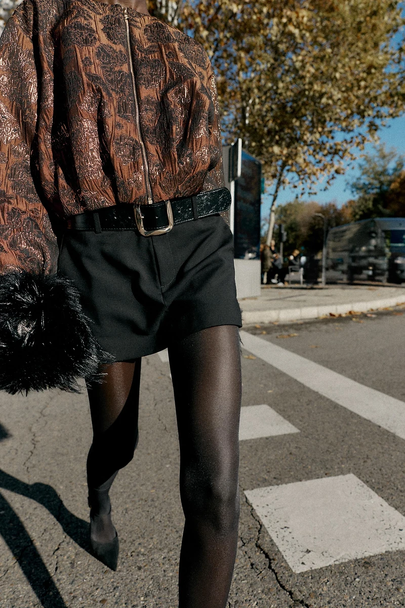 LOW-RISE SKORT WITH BELT