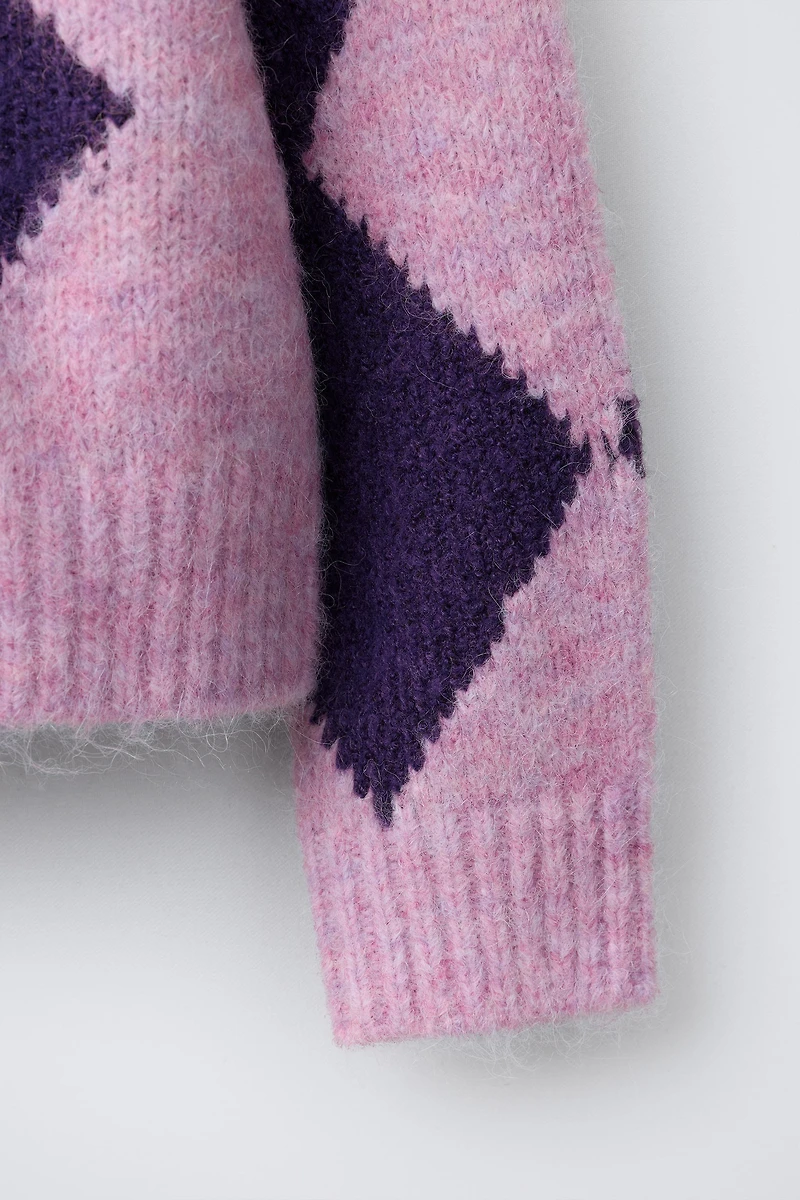 PULL EN MAILLE À LOSANGES