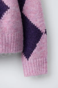PULL EN MAILLE À LOSANGES