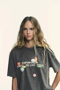 WASHED EFFECT PRINTED PATCH T-SHIRT