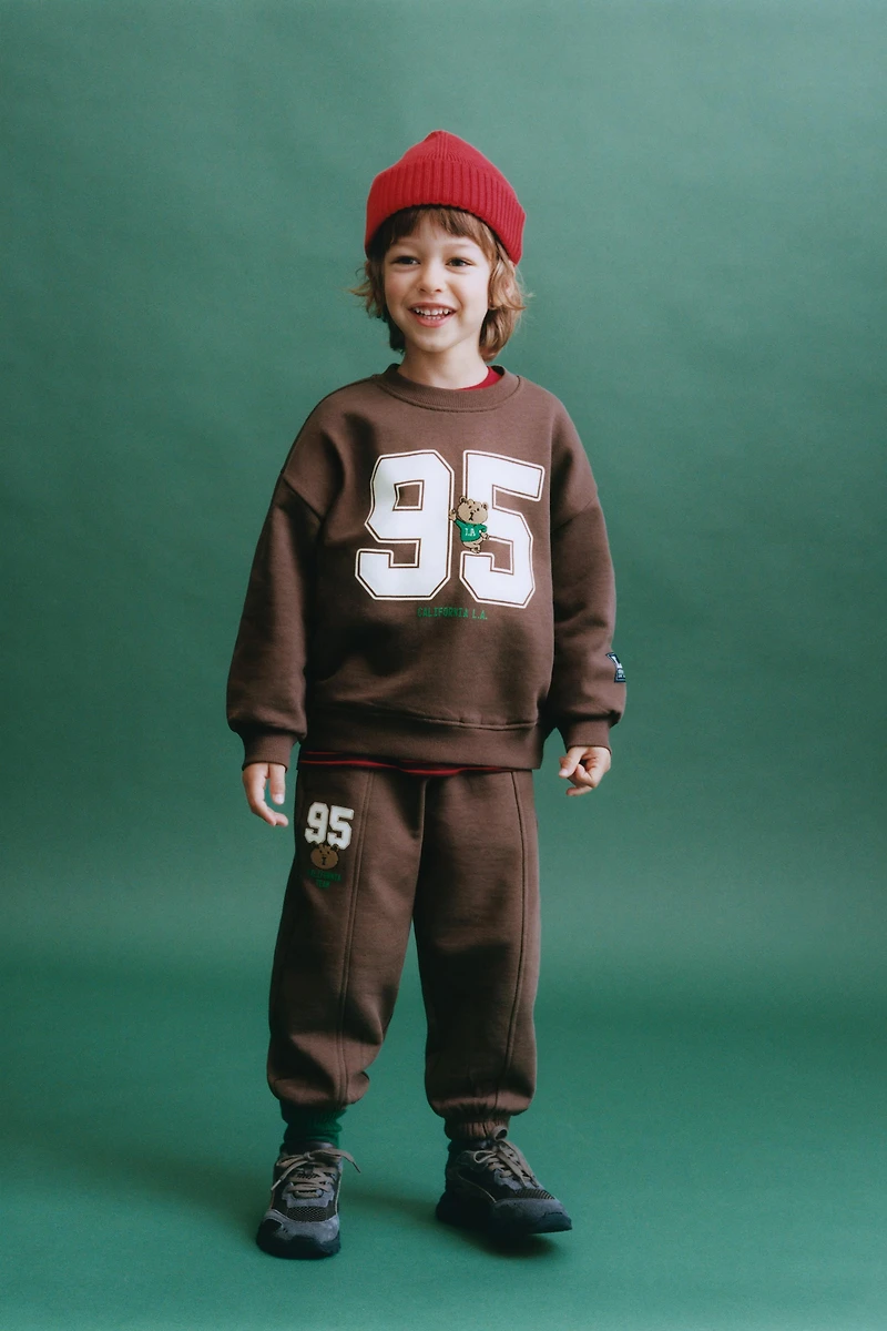 EMBROIDERED ANIMAL NUMBER SWEATSHIRT