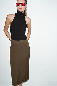 HIGH COLLAR SLEEVELESS TOP