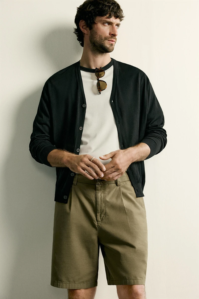REGULAR FIT PLEATED SHORTS