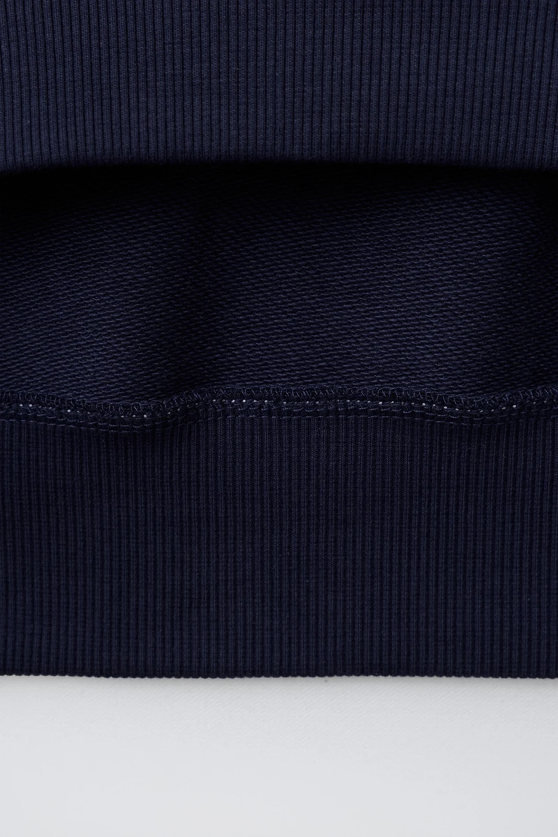 ENSEMBLE SWEAT ET PANTALON EN MOLLETON SURPIQUÉ
