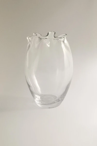WAVY VASE