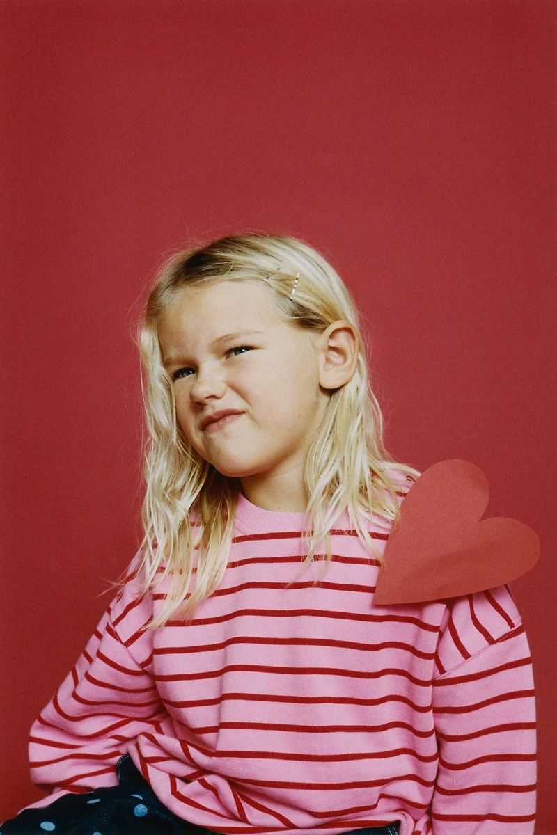 STRIPED HEART SWEATSHIRT