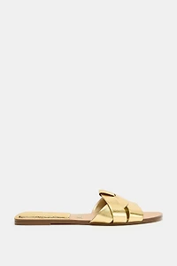 FLAT CROSSED LEATHER SANDALS