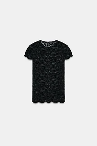 T-SHIRT EN DENTELLE À MANCHES COURTES