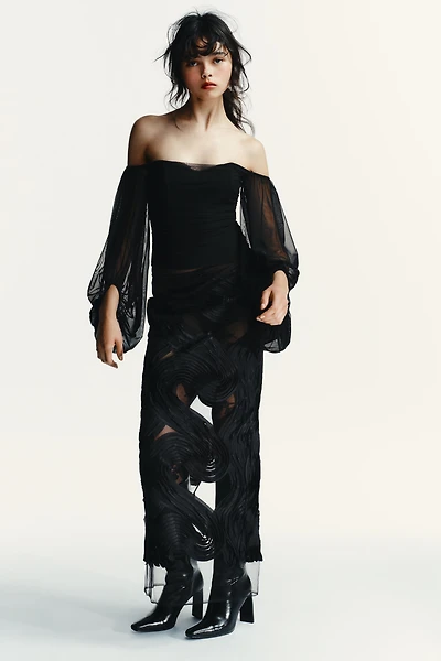 FLOWY STRAIGHT NECK TOP