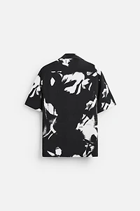 CHEMISE ÉLASTIQUE À IMPRIMÉ ABSTRAIT