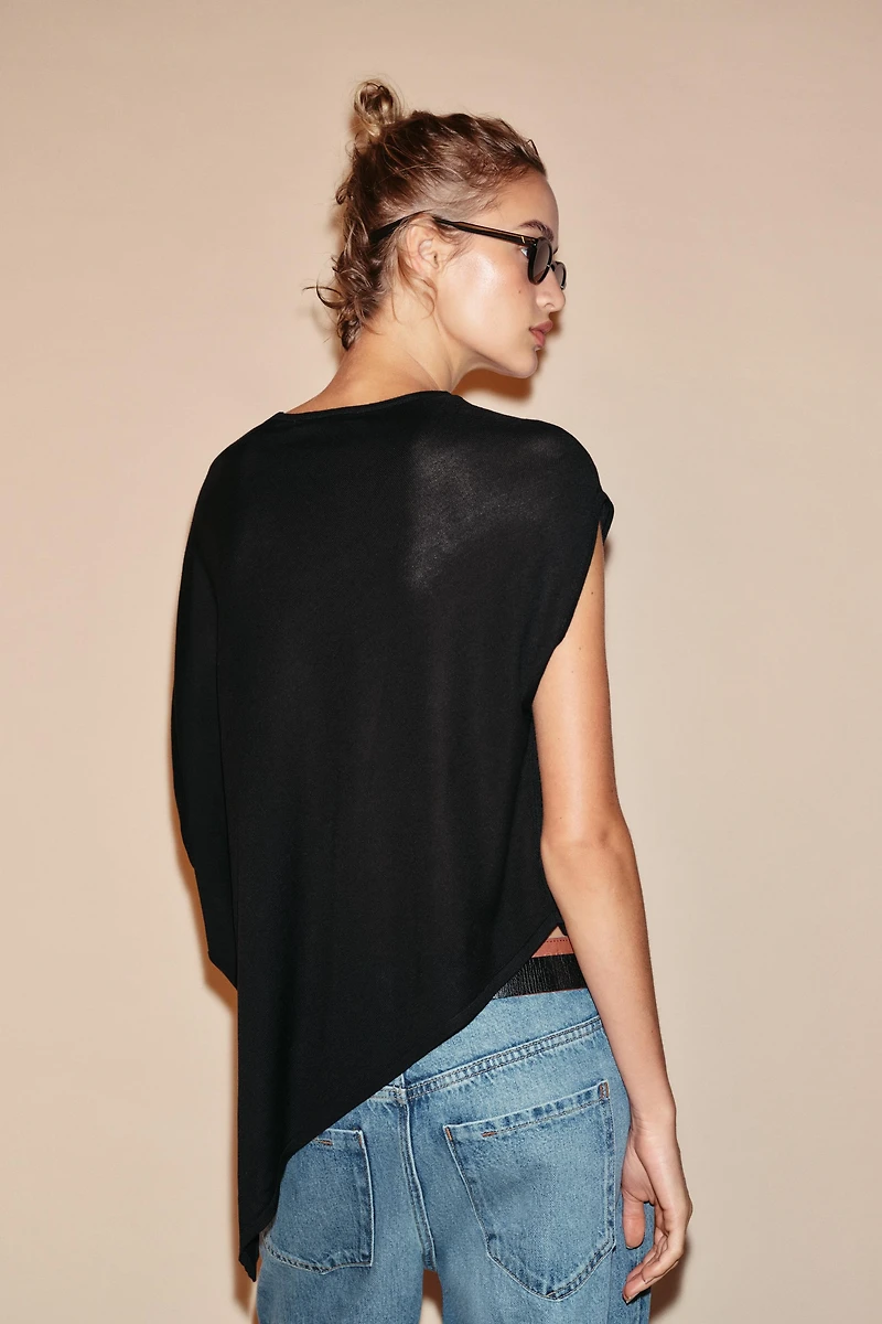 ASYMMETRIC KNIT TOP