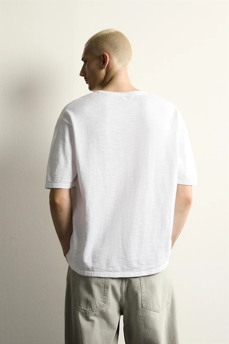 T-SHIRT EN MAILLE À TEXTURE IRRÉGULIÈRE