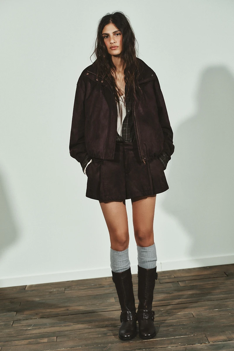 PLEATED BUTTON SHORTS