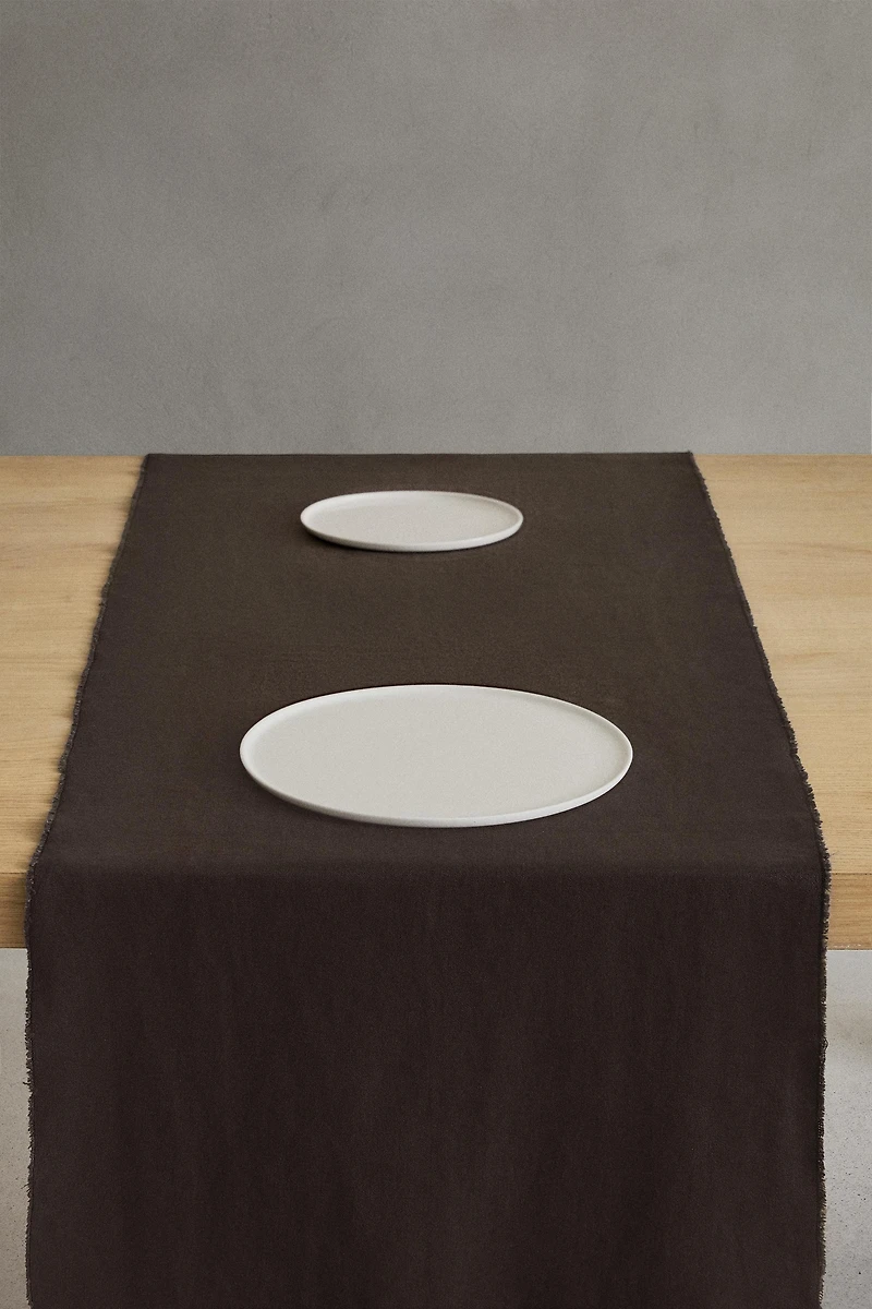 TABLE RUNNER 01