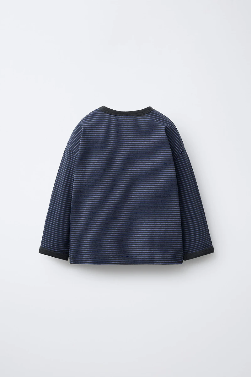 CONTRAST STRIPE T-SHIRT