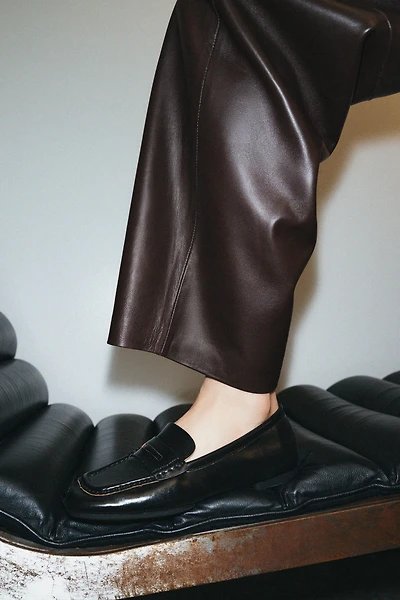 SQUARE TOE LEATHER LOAFERS