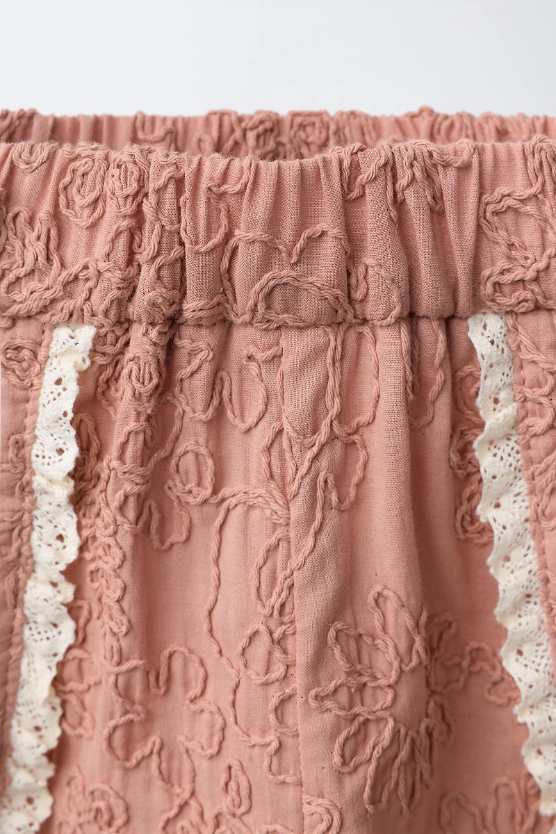 LACE EMBROIDERED FLORAL SHORTS