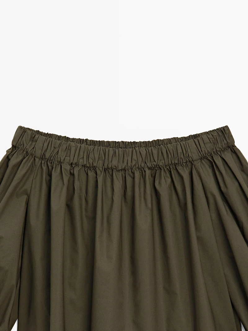 Voluminous boat neck top