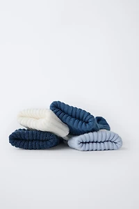 LOT DE QUATRE CHAUSSETTES COULEURS DANS UNE BOÎTE