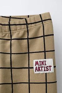 LEGGING À CARREAUX ET ÉTIQUETTE