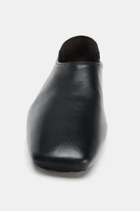 LIMITED EDITION FLAT LEATHER SHOES