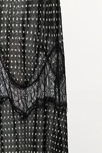 ROBE IMPRIMÉE À POIS ET DENTELLE