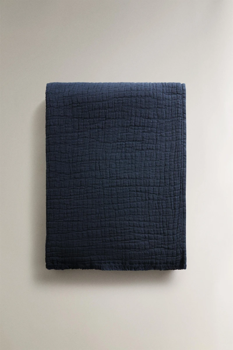 TEXTURED JACQUARD BLANKET