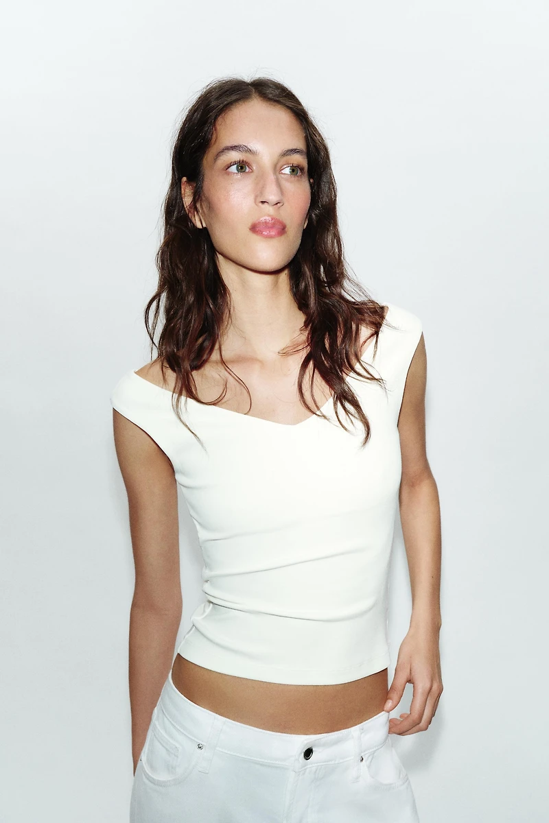 OFF-THE-SHOULDER T-SHIRT