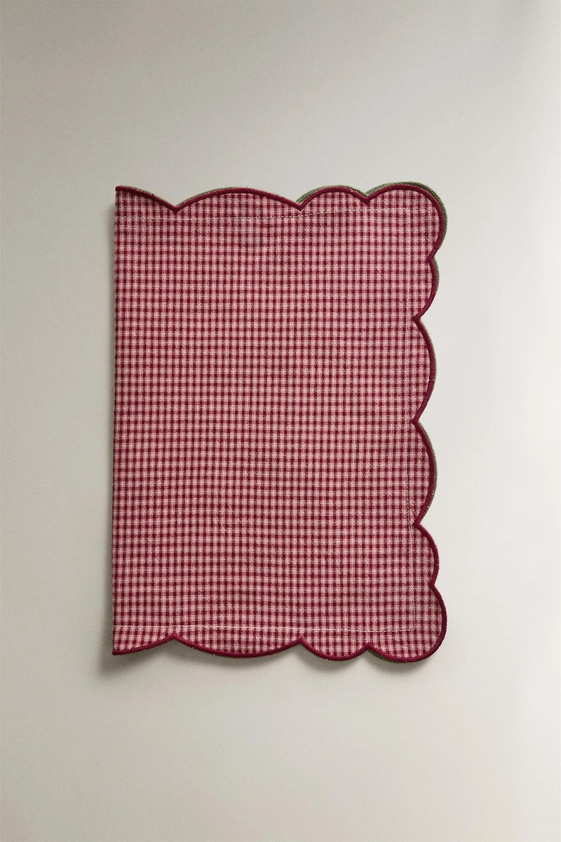 REVERSIBLE GINGHAM PLACEMAT