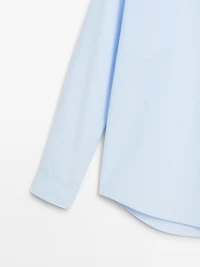 Poplin shirt with hidden buttons