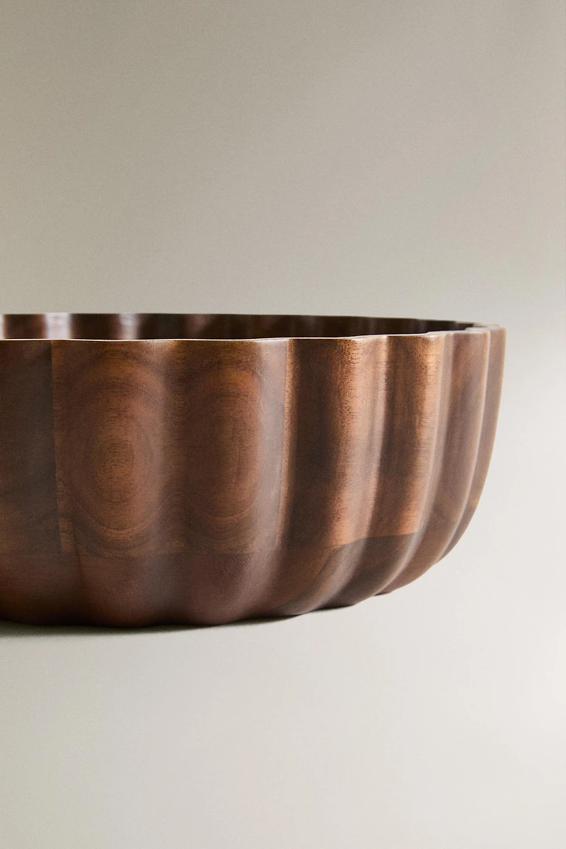 SCALLOPED SALAD BOWL