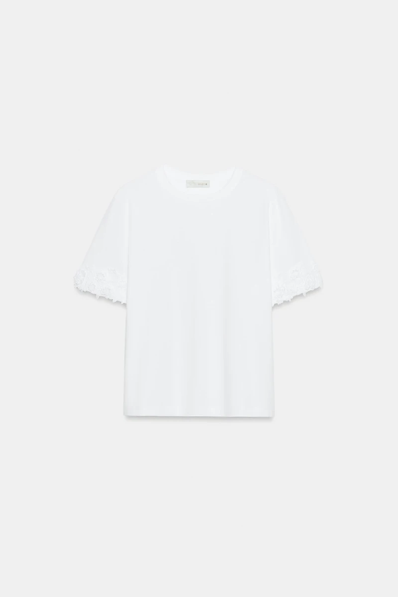 FLORAL EMBROIDERED T-SHIRT