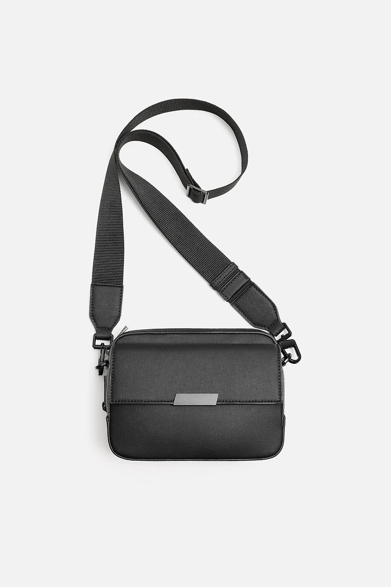 TEXTURED CROSSBODY BAG