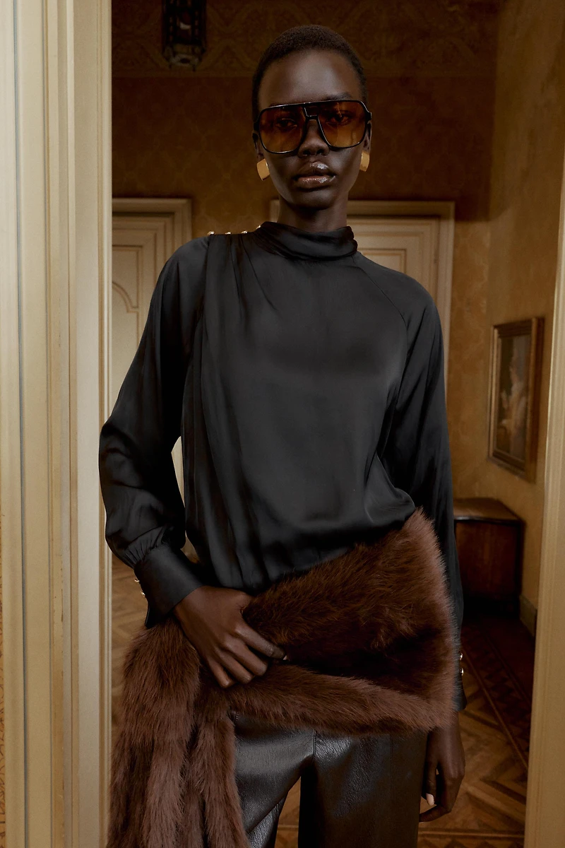 BLOUSE SATINÉE BOUTONS ÉPAULE