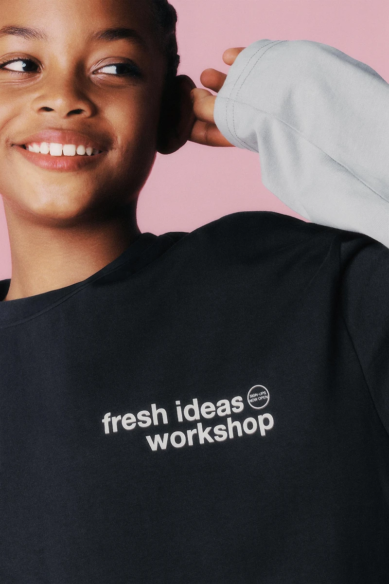 DOUBLE SLEEVE TEXT T-SHIRT
