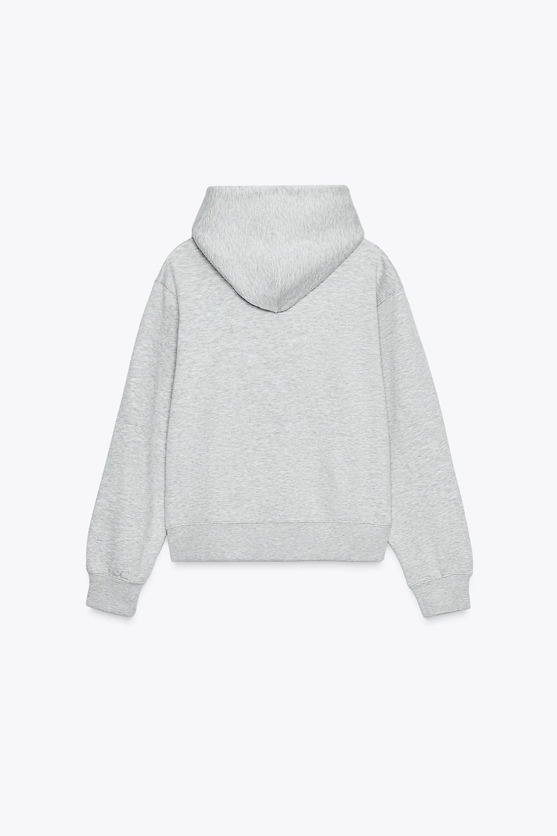 SWEAT BASIQUE À CAPUCHE