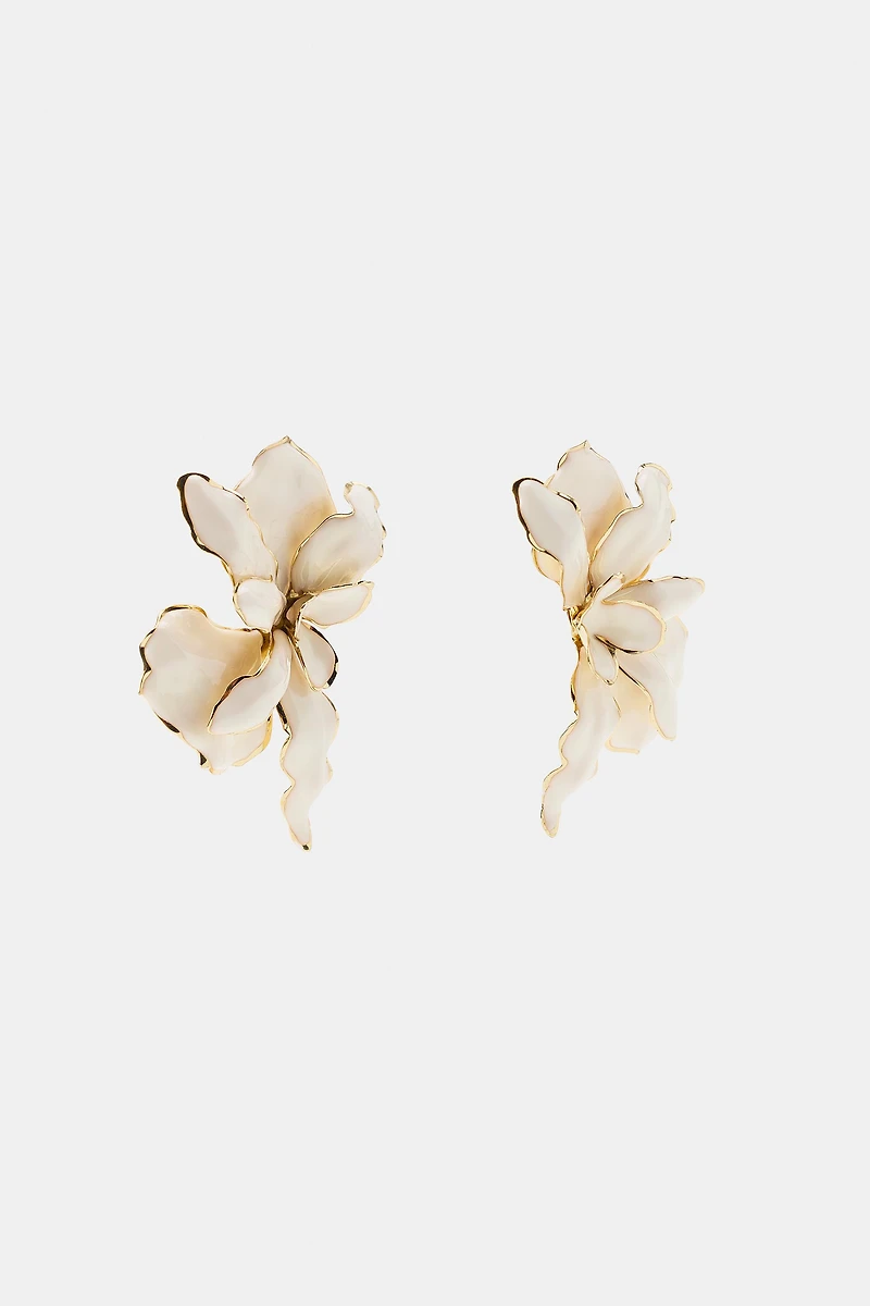 EMBOSSED FLOWER EARRINGS