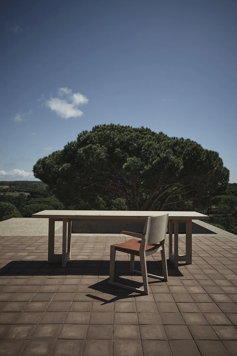 DESK 01