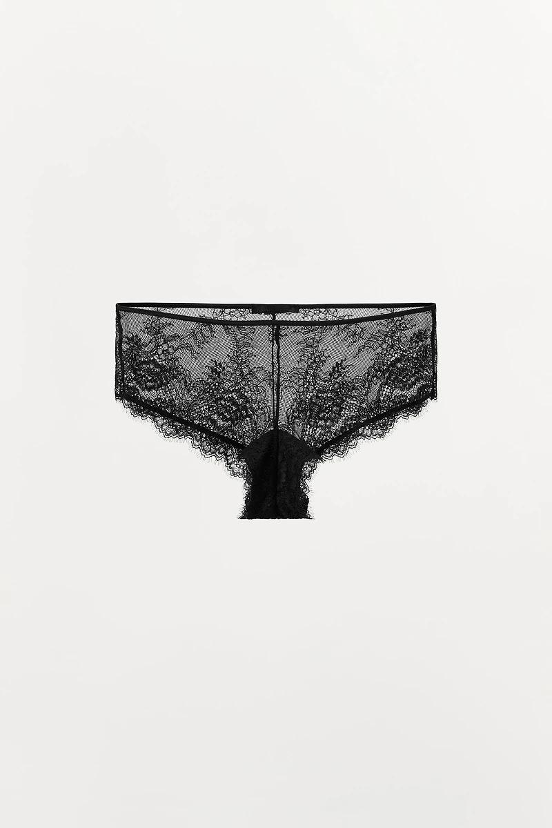 CULOTTE EN DENTELLE