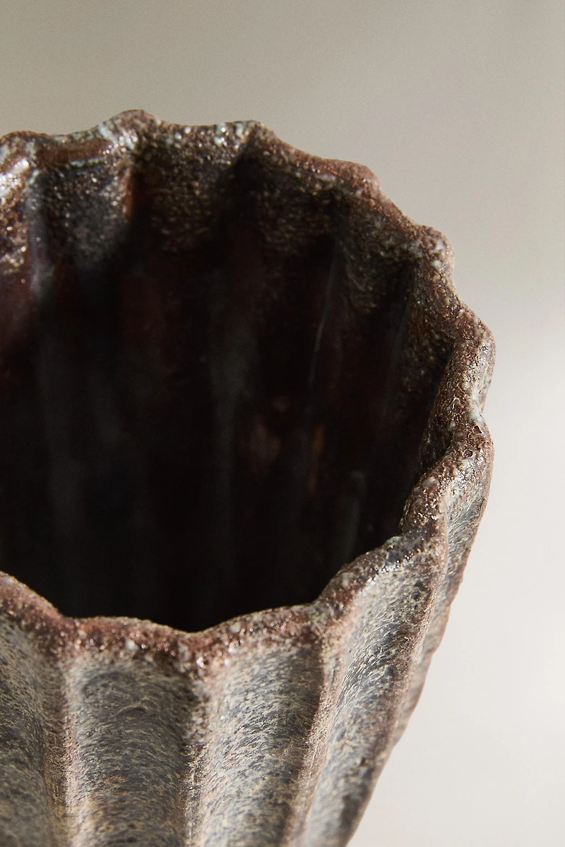 TERRACOTTA RAISED DESIGN TOOTHBRUSH HOLDER