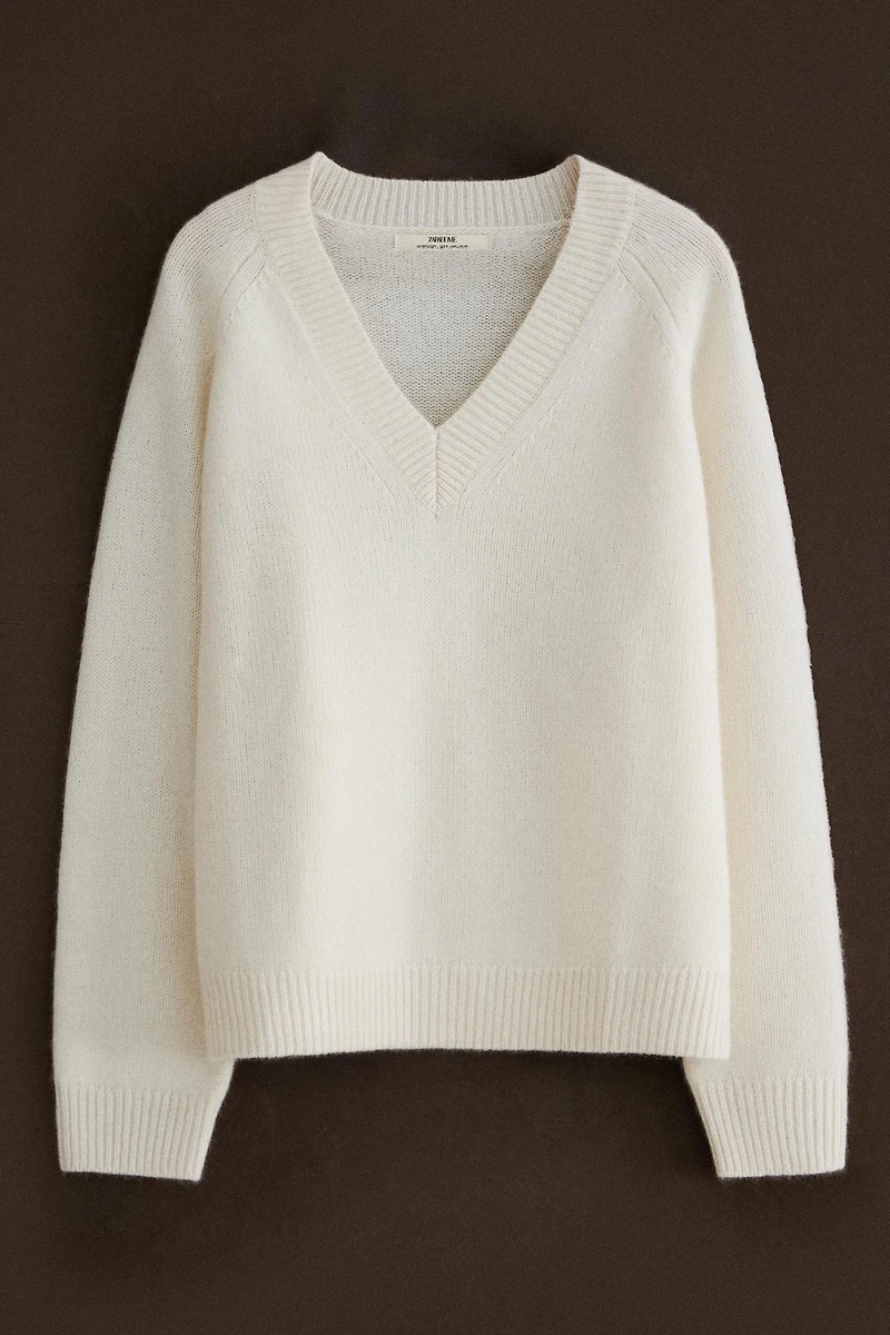 CASHMERE SWEATER
