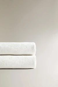 FLORAL JACQUARD BEDSPREAD