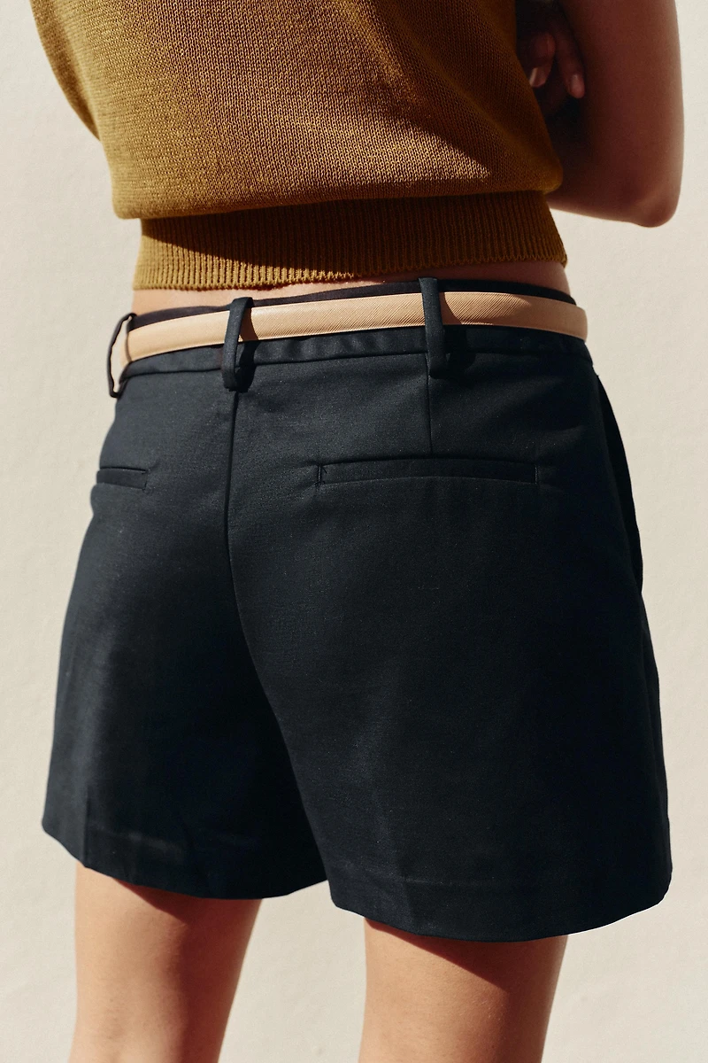 BELTED SHORTS WITH DARTS