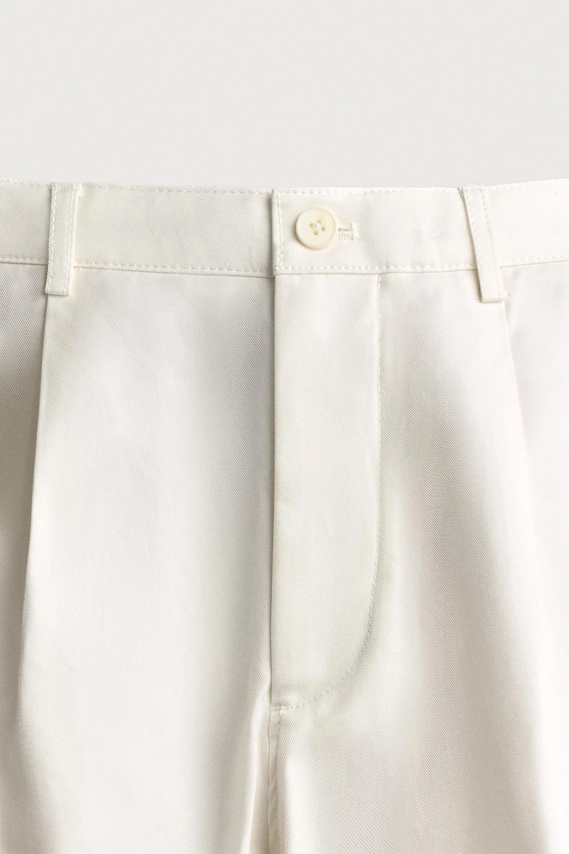 STRAIGHT FIT PLEATED PANTS