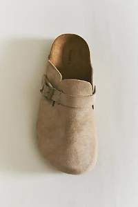 LEATHER CLOGS WITH BUCKLE DETAIL AND TOPSTITCHING