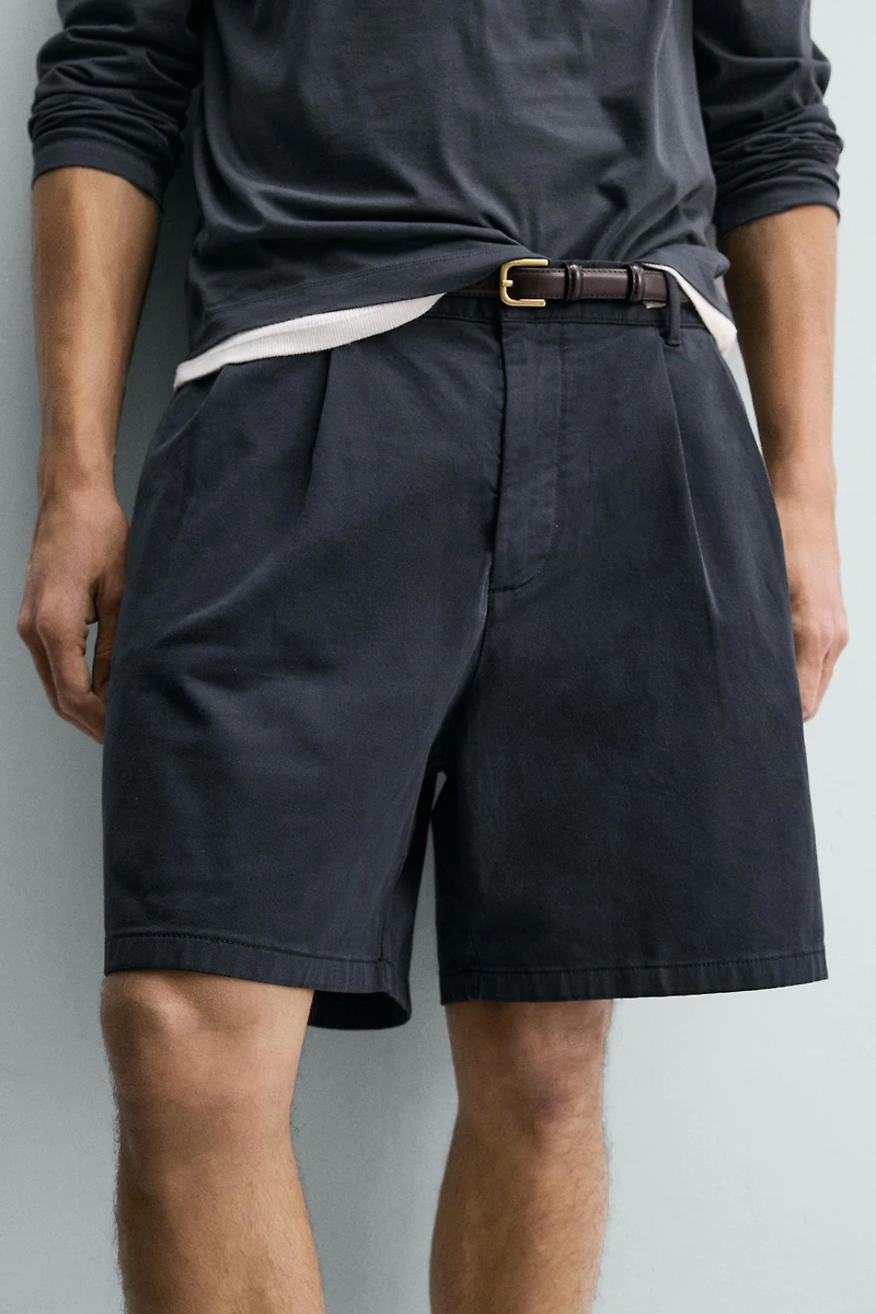 REGULAR FIT PLEATED CHINO SHORTS