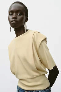 TOP EN MAILLE À ÉPAULETTES