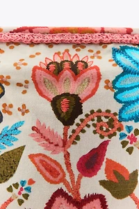 EMBROIDERED FLORAL PRINT TOILETRY BAG